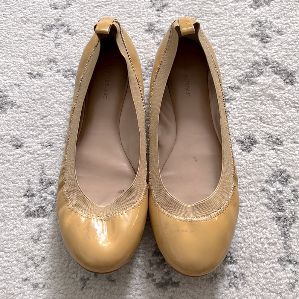 Banana Republic Nude Flats